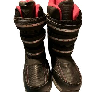 Toteas Madison Black and Pink Kids Snow Boots